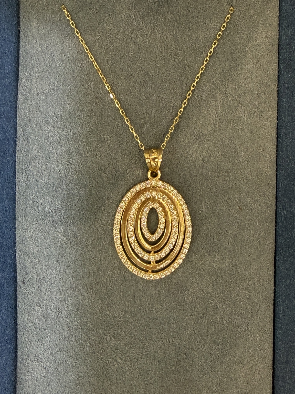 Oval taşlı altın kolye
